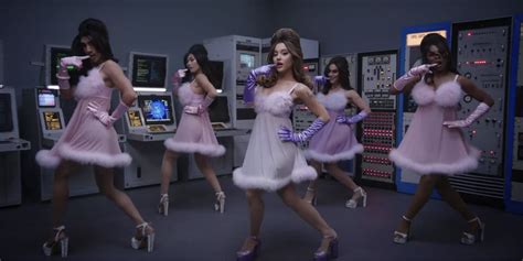 Ariana Grande Transforms Into A Fembot In Her 34 35 Music Video