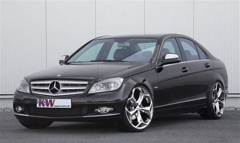 Das markante heck mit zweigeteilten. Mercedes c klasse w204 tuning