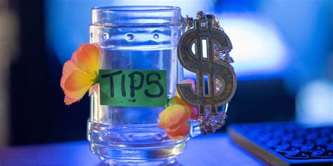 Splitting Tips You Can’t Avoid It So Here’s How To Do It Lbs Bartending School