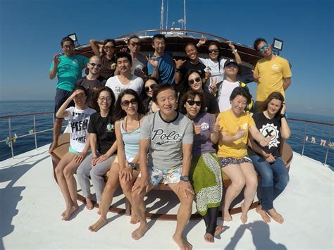 Mv Hallelujah 10 Liveaboard Group Photo Big Blue Diving Khao Lak