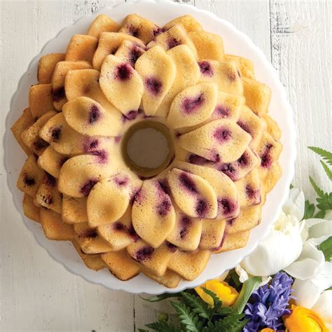 There are endless possible ways to make a cake and make it personal. Blossom Bundt® Pan (With images) | Bundt cake pan, Bundt ...