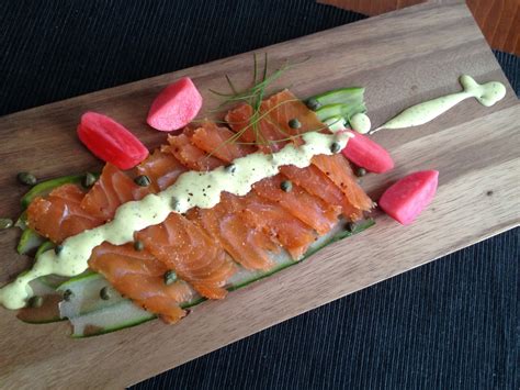 À porc égal Gravlax de saumon sauce moutarde et aneth