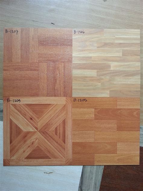 Motif kayu untuk lantai saat ini menjadi sangat trends tapi sangat di sayangkan kebanyak daerah di indonesia itu penuh dengan rayap, tapi tenang aja sekarang sudah tersedia keramik lantai motif kayu yang bisa kamu pakai dan juga harganya tidak terlalu mahal. Jual vinyl bentuk keramik motif kayu di lapak kayla aldyvinyl