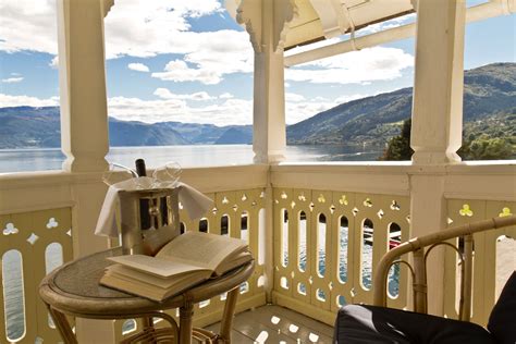 The balestrand hotel operates on a bed. Kviknes Hotel in Balestrand - Historic Hotels in Norway