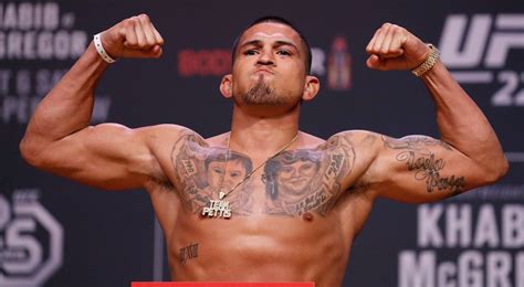 Alan has a few interesting tattoos on his body. Hena Tattoo: Anthony Pettis Tattoo