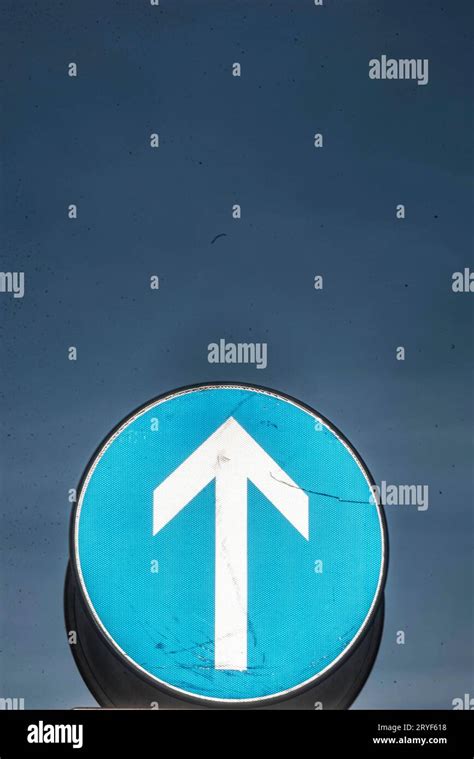 Direction Arrow Points In One Way Stock Photo Alamy