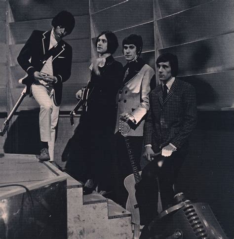 The Kinks On Top Of The Pops 1281966 The Beatles Beatles Photos