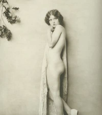 Clara Bow Desnuda En Hula