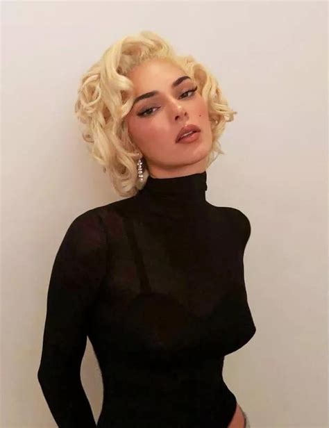 Kendall Jenners Marilyn Monroe Halloween Costume Causes Controversy Really Weird Obsession