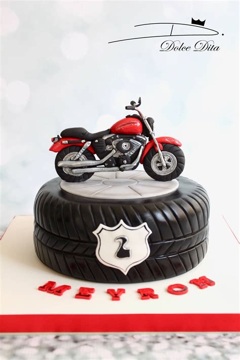 It seems that it's always more difficult to find nice cake designs for boys so here is a few. #cake #cakedesign #gâteau # DolceDita | Motorcycle ...