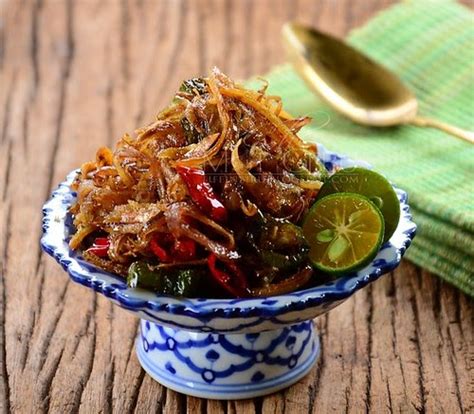 Selepas dibungkus,ikan bilis akan dihantar kepada pemborong,kedai dan pembeli online. IKAN BILIS GORENG CURAH KICAP... - Dapur Tanpa Sempadan