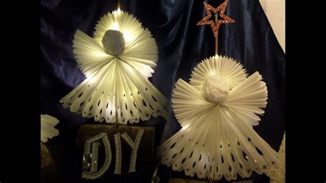Vor zwei wochen waren wir in hamburg und da zeigte mir die oma der kinder, wie man diese wunderschönen sterne bastelt. DIY: Großer, stehender LED ENGEL aus Butterbrotpapier ...