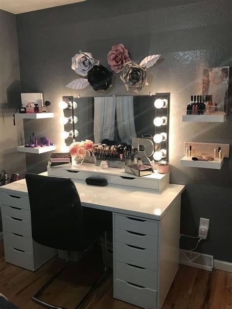 38 Perfect Small Makeup Room Decoration With Feminine Color Homimu