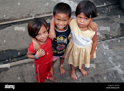 Kids In Manila Slum Stock Photo 4271644 Alamy