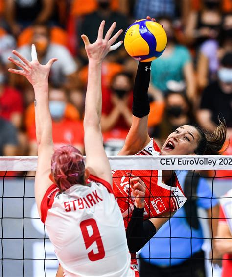 turkey thumps poland to reach women s eurovolley 2021 semifinal daily sabah