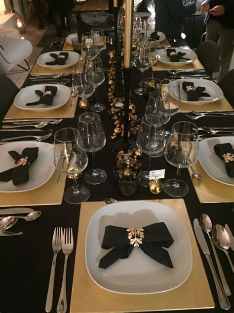 Christmas table decoration Black and gold | Diy christmas decorations