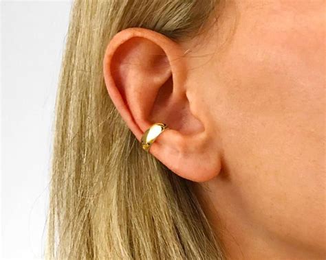 Thick Conch Hoop Earring Conch Ear Cuff No Piercing Gold Etsy Huggie