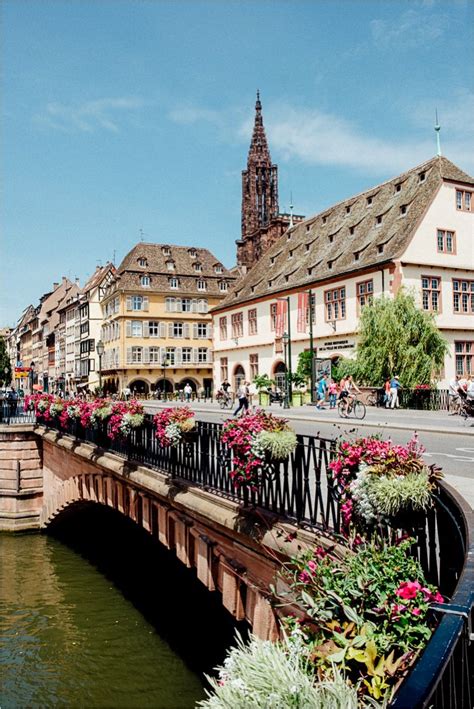 In den pyrenäen befindet sich zwischen frankreich und spanien der zwergstaat andorra. Charmante Eurometropole Strassburg - Flammkuchen und ...