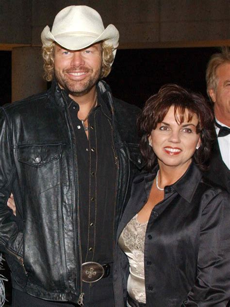 who is toby keith s wife all about tricia lucus