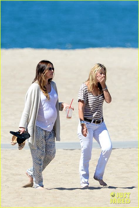 Pregnant Jessica Biel Skips Her Bikini On The Beach Photo 3333890