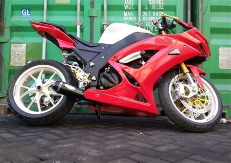 Modifikasi ninja 4 tak karbu termurah youtube contoh gambar dan foto konsep desain modifikasi kawasaki ninja 4 tak 250cc sporti ala moge keren banget nah dibawah ini saya akan tampilkan beberapa contoh foto atau sampel gambar konsep desain modifikasi kawasaki ninja 250 atau. Koleksi Foto Modifikasi Motor Ninja 4 Tak Keren Abiz, Kamu ...