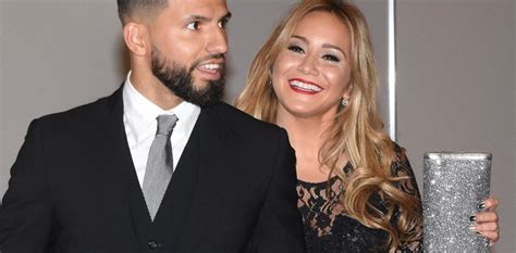 Hace unos días trascendió que la cantante según la revista caras, la princesita aterrizó este domingo en buenos aires y todo confirmaría que volvió el amor entre el futbolista y la cantante. Karina La Princesita Y Kun Aguero : Karina La Princesita ...