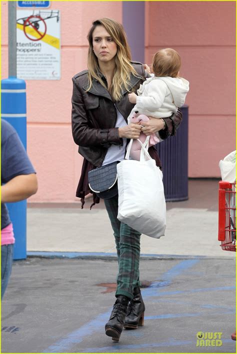 Jessica Alba And Haven Last Minute Holiday Shopping With Mother Catherine Photo 2780227 Cash