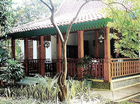 Terdapat empat jenis rumah adat dki jakarta yakni rumah kebaya, rumah gudang, rumah joglo, dan rumah panggung. POTENSI BUDAYA DKI JAKARTA (BUDAYA KHAS SUKU BETAWI ...