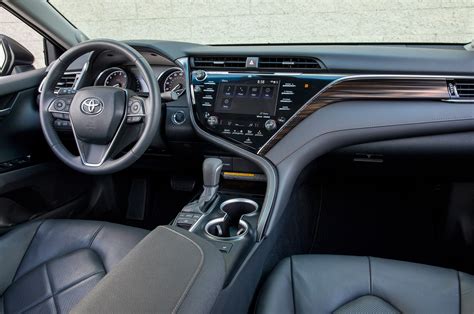 2018 Toyota Camry 2 5 Xle Front Interior 02 Motor Trend En Español