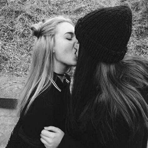 cute lesbian couples lesbian love cute couples goals couple goals lesbians kissing gay