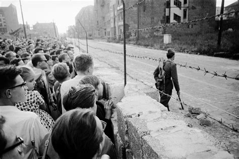 berlin wall in the cold war powerful pictures from the birth of a brutal divide ~ vintage everyday