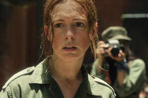 Энн хэтэуэй, бен аффлек, уиллем дефо и др. 'The Last Thing He Wanted' Review: How Not to Film a ...