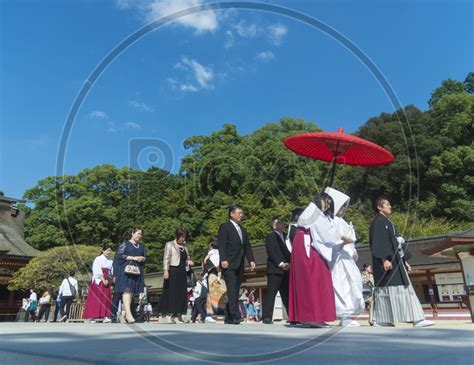 Image Of Bride Entrance Of Japanese Wedding In A Shrine Complex In Fukuoka Ej Picxy