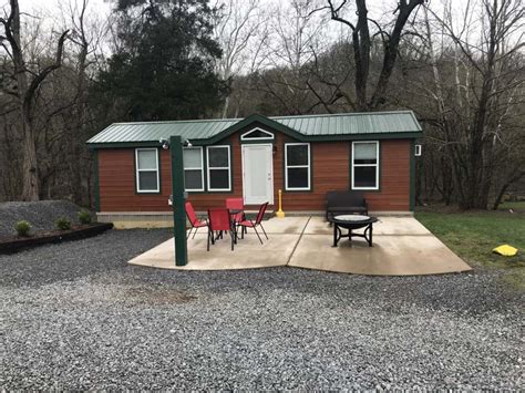 Spacious Deluxe Cabin Outdoor Patio Space At The Bristolkingsport Koa