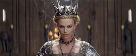 Queen Ravenna Charlize Theron Screenshot Charlize Theron Queen Evil