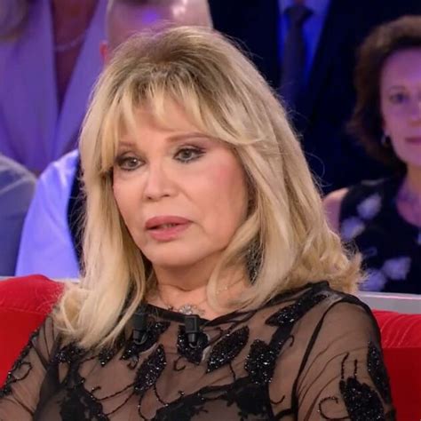 The album consequently passed unnoticed on both sides of the atlantic but this incident became the starting point of another phase in her career, this ti. Amanda Lear : toutes ses photos sur Télé-Loisirs