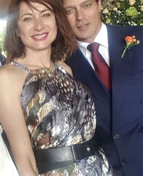 Con le lacrime a fior di pelle eva e con la gioia esplosiva negli occhi di imma, in mezzo a 230 invitati e ad un centinaio di persone pronte a curarsi di loro, illuminate da un. Eva Grimaldi e Imma Battaglia: finalmente le nozze a Roma ...