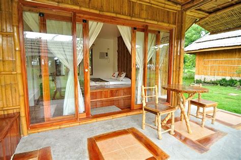 The complex offers 1 and 2 bedroom apartments, a large garden area and a shared outdoor pool. Sol Y Mar, Tigbauan, Iloilo | Beach resorts, Home decor ...