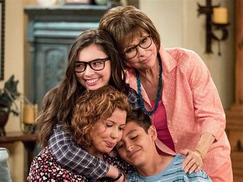 Let's take a look at the 15 tv sitcoms currently available. 13 Hilarious Sitcoms to Binge on Netflix | Chatelaine