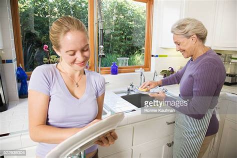 older woman washing dishes photos et images de collection getty images