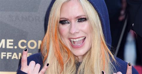 Chop Avril Lavigne Says Goodbye To Her Signature Long Hair