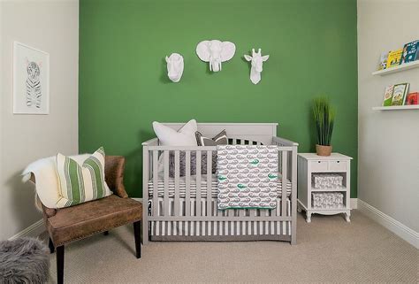 トレンドの色合いで爽やかに。 Gorgeous Green Nursery Ideas St Charles