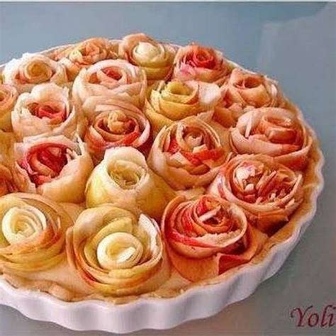 Ihr könnt auch verschieden farbige teigarten zu einem kuchen verbacken. Apfel Rosenkuchen | Rezept | Lecker, Apfel rosen kuchen ...