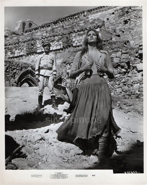 Orig 1969 Raquel Welch Showing Off Her Cleavage Scene Portrait 100