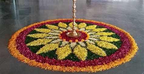 Imple and beautiful shuruba designs : Flower Rangoli Designs - Onam Rangoli Designs with Flowers | Flower rangoli, Pookalam design ...