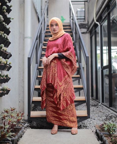 Maybe you would like to learn more about one of these? 5 Outfit Set Batik Hijab dari Online Shop yang Anggun Buat ...