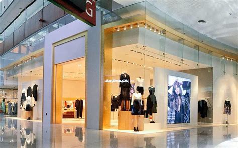 Garments Showroom Interior Design For Ladies Boutique Garment Shop 4 900x563 