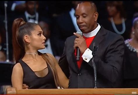 Aretha Franklin Funeral Pastor Is Forced To Apologize For Groping