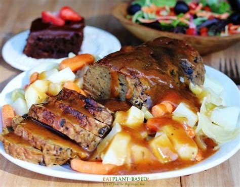 For many of us this christmas is the perfect opportunity to try something new on the food front. Ultimate Vegan Christmas Dinner Recipes - Joyeux Noel20