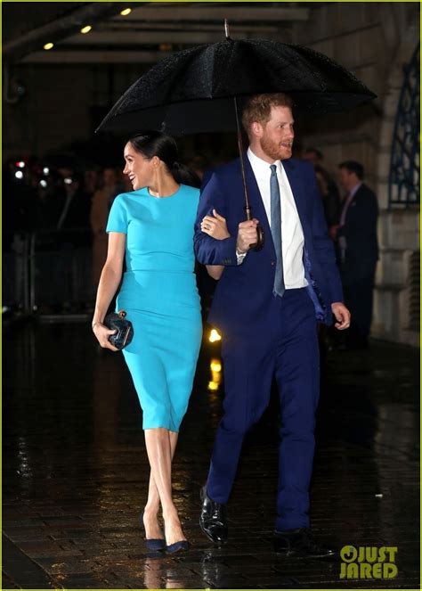 Meghan And Harry In The Rain Photo Shelter In The Storm From Meghan